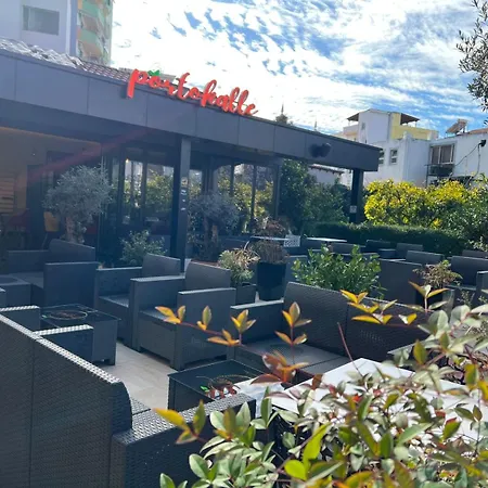 Apollonia Hotel *